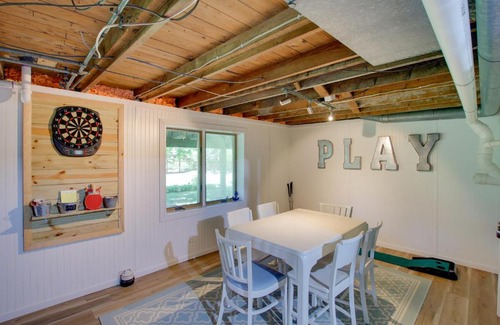 Sister Bay House | Updated Home with Deck 2 Mi to Sister Bay Beach!