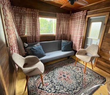 Sailboat Bend Boat Rental | Updated houseboat on the river!