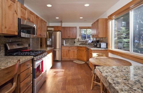 Kings Beach Cabin | Updated Kings Beach Cabin - Walk to Beach, Hot Tub