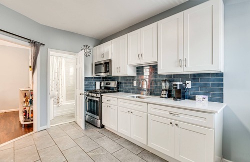 Linden House | Updated Linden Home: Visit NYC & Newark!