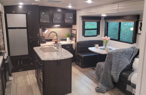 Spicewood House | Updated ! Luxury Lake Travis RV