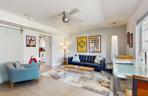 Old Las Palmas Apartment | Updated modern condo w/shared pool & mountain views - near downtown