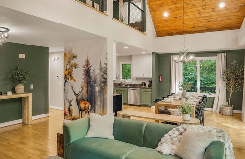 Laurel Ridge House | Updated Mtn House 2 Mins to Resort: 3King Beds, HotTub, Game room, Family & Pets