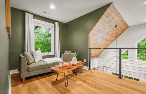 Laurel Ridge House | Updated Mtn House 2 Mins to Resort: 3King Beds, HotTub, Game room, Family & Pets