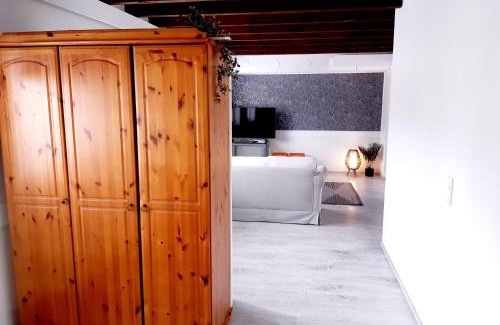 Kalvola Apartment | Upea Loft-asunto kattoikkunoilla Iittalassa junaradan vieressä
