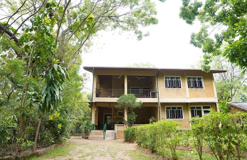 Habarana Villa | UpiesFolly Lakeside Bungalow