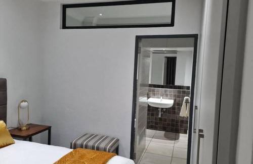 Menlo Park Apartment | Upmarket one-bedroom apartment at Menlo Park