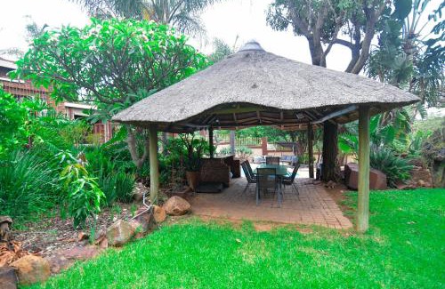 Waterkloof Glen Villa | Upmarket Villa with pool & lush garden