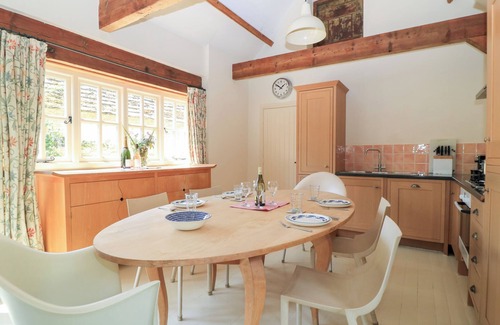 Coln St Aldwyns Cottage | UPPER MILL BARN, family friendly, with a garden in Coln St Aldwyns