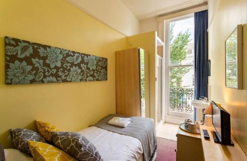 Kemptown Hotel | Upper Rock 5 - single room with shared bathroom