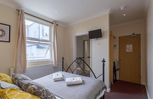 Kemptown Hotel | Upper Rock 8 - double room en-suite