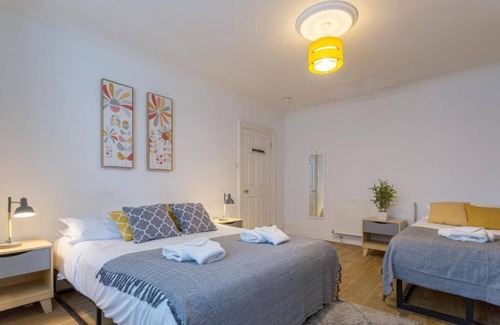 Kemptown Hotel | Upper Rock B1 - triple room en-suite
