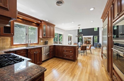 Airmont House | Upper Saddle River Resort with Pool and Lake Access