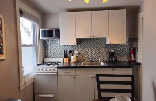 Ferndale Apartment | Upper Unit Apartment with 2 Bedrooms - Workspace -Walk to Downtown Ferndale