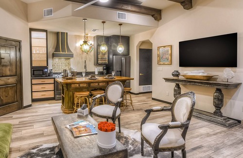 Catalina Foothills Estates House | Upscale 1,200-foot spa retreat with fireplace, grill, and mountain views