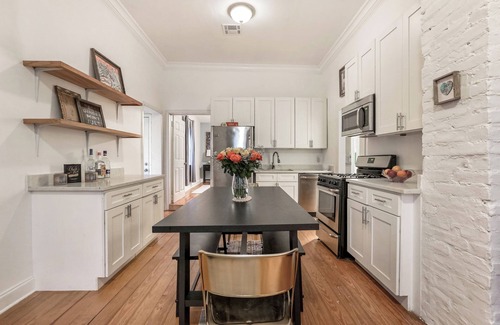 Irish Channel House | Upscale 4BR Uptown Home - Steps to Magazine Street - 10 mins to French Quarter