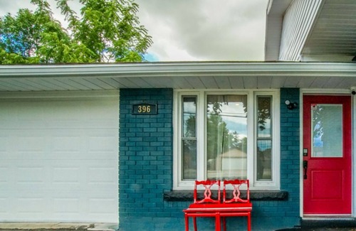 Grimsby House | Upscale 5 bedroom, 3 bath bungalow near the lake and wineries