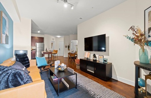 Fort Belvoir Apartment | Upscale Apt - ideal for long stays