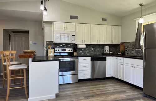 Flower Mound House | Upscale cottage on a farm in the middle of the city. Six miles to DFW airport.