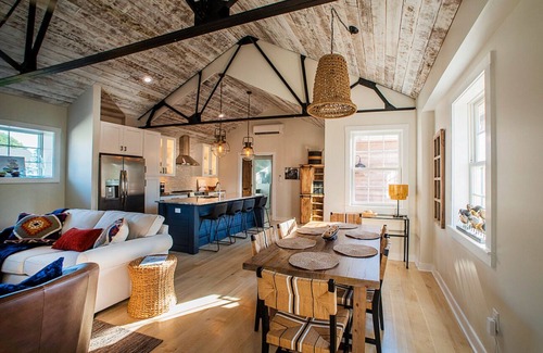 Lewes Apartment | Upscale Downtown Suite in Lewes