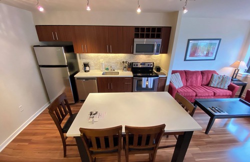 Radnor - Fort Myer Heights Apartment | Upscale Rosslyn Near D.C. with Pool, Gym, 1 Free Parking