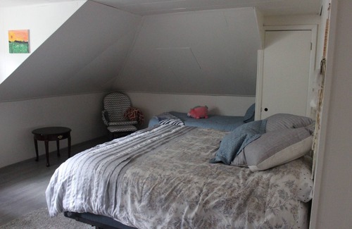 Roseburg Cabin | Upstairs unit