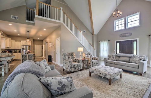 Owls Head House | Upstate Hideaway w/Hot Tub, 13 Mi to Malone!