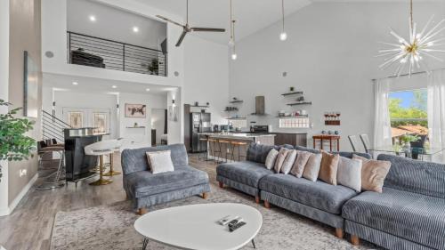 Yacht Harbor House | Upstay - Austin Getaway - Pool & Hot Tub & Games