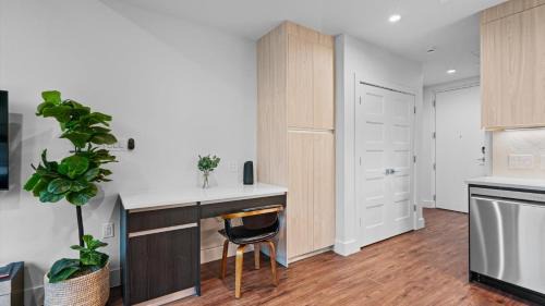 West Congress Apartment | Upstay Newly Renovated Apt near SoCo