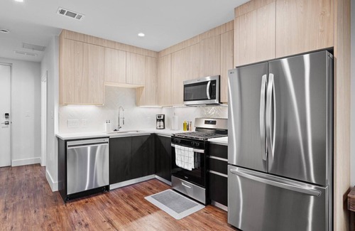 West Congress Apartment | Upstay: Stylish and Newly Renovated Apartment