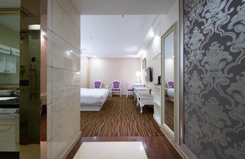 Youjiang District Hotel | URBA Hotel Henderson Plaza