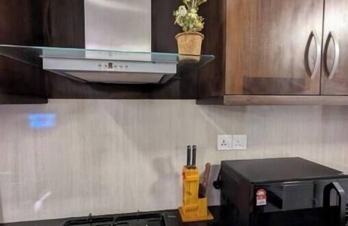 Negombo Apartment | Urban 3BR Apt Hi-Speed Wi-Fi Roof Top Pool & Gym