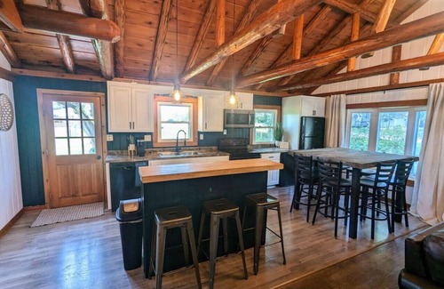 Cedar Falls House | Urban Cabin Cedar Falls