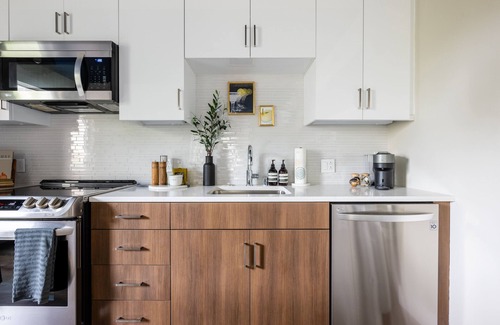 Evergreen Park Apartment | Urban Chic Apartment Near California Avenue, Stanford, Old Downtown