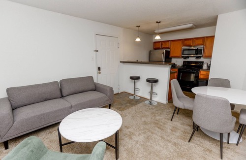 Coliseum Central Apartment | Urban Chic Modern Living I w/d I Parking I Pool
