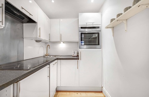 Redcliffe Apartment | Urban Chic Retreat in Chelsea, Two-Bedroom Flat