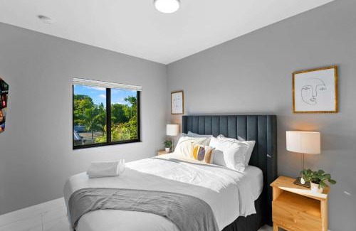 Liberty City Apartment | Urban Comfort - 20min to Beach & Airport