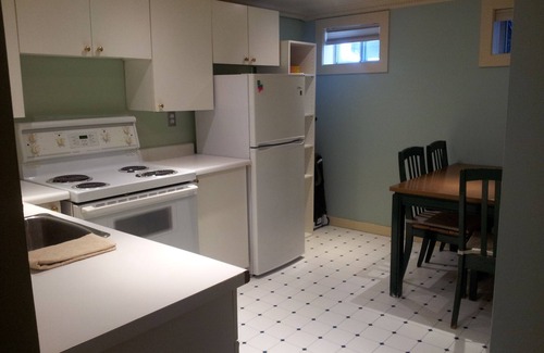 Sunnyside House | Urban Cottage Oasis, lower suite