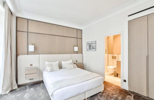 8th Arrondissement Apartment | Urban Flat 191 - Luxury 3 Bedroom Apartment - Madeleine