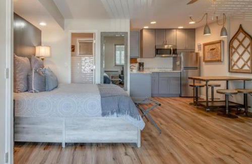 Melrose Apartment | Urban Hideaway Cozy Studio with Pool Access