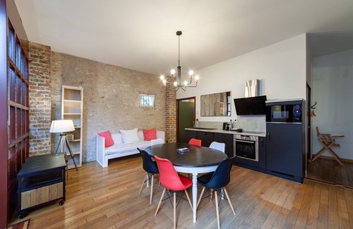 Blois Cottage | Urban loft with all comforts-Pool & Jacuzzi in summer-Accueil Vélos Motos