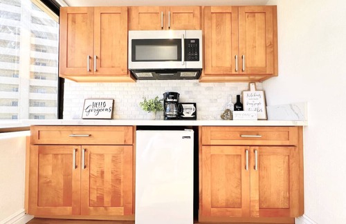 Waikiki Apartment | Urban Oasis: A Sleek Waikiki Getaway