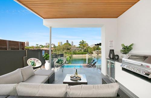Broadbeach Waters House | Urban Oasis