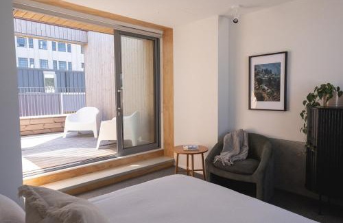 Te Aro Apartment | Urban Oasis - Spacious 3BR Townhouse w Terrace