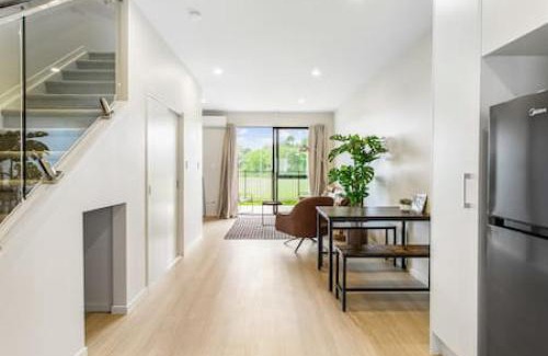 Otahuhu Apartment | Urban Pulse Townhouse with parking