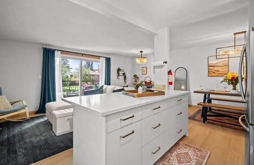 Inglewood House | Urban Sanctuary | Chic 2BR Inglewood Stay w/Yard