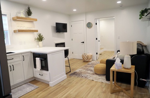 Sugarcreek House | Urban Serenity ~ Cozy 1 bedroom home for 2 in downtown Sugarcreek!