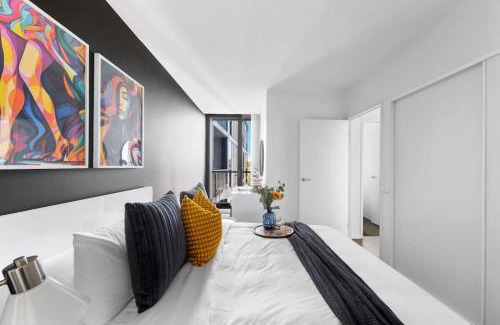 Richmond North Apartment | Urban Uptown: Stylish Richmond
