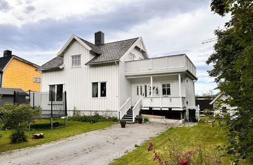 Sandnessjoen Villa | Urban villa with hot tub, swing & trampoline