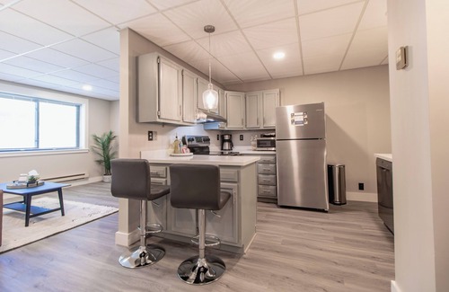 Downtown - Waterfront Apartment | Urban Woods Retreat | In the Heart of Downtown